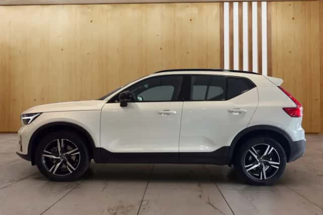 Volvo XC40 (2024) thumbnail 2