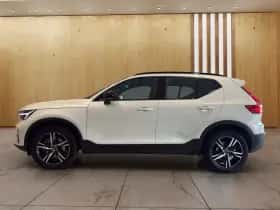 Volvo XC40 (2024) thumbnail 2