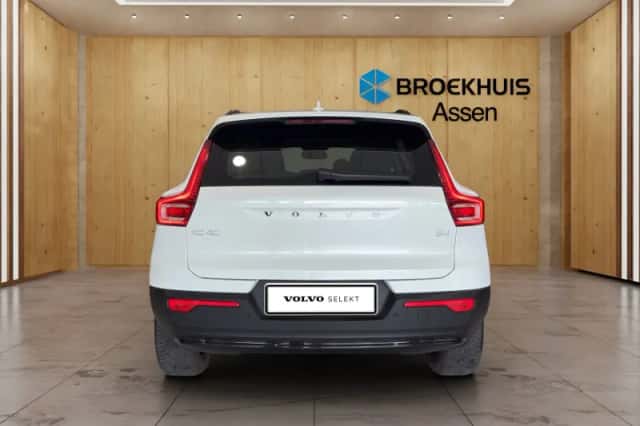 Volvo XC40 (2024) thumbnail 4
