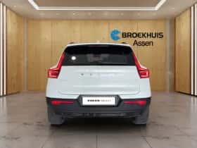Volvo XC40 (2024) thumbnail 4