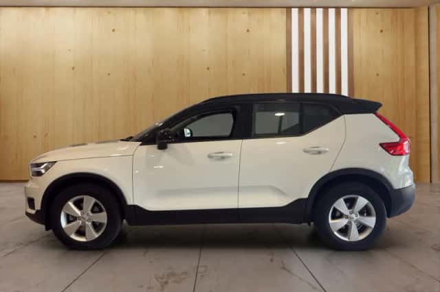Volvo XC40 (2021) thumbnail 5