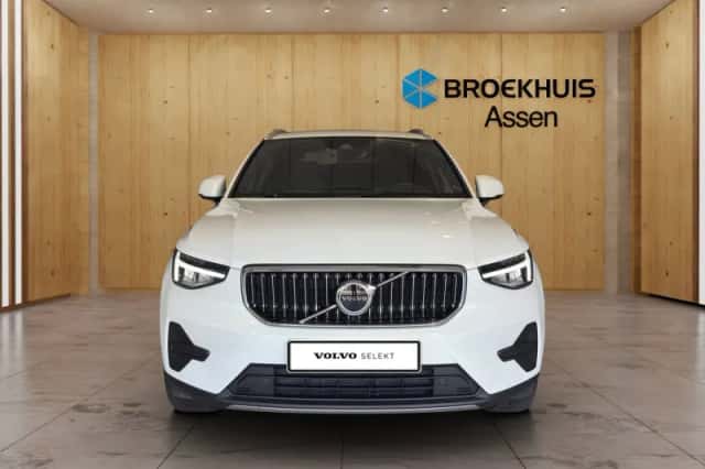 Volvo XC40 (2023) thumbnail 2