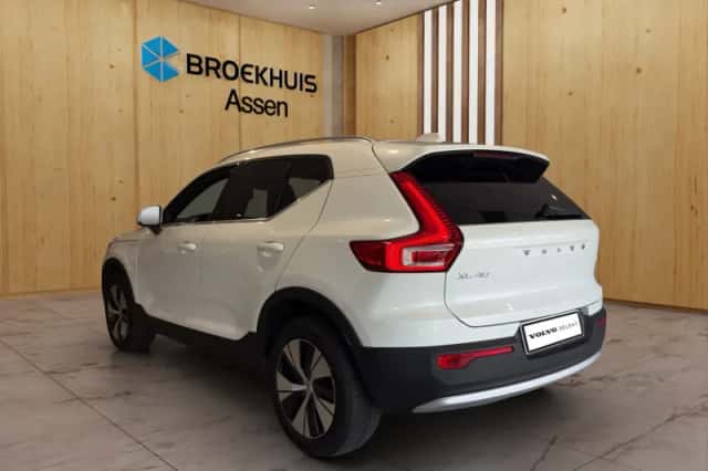 Volvo XC40 (2023) thumbnail 3