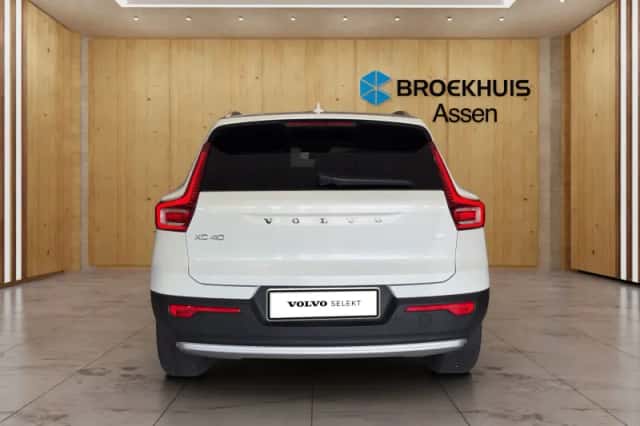 Volvo XC40 (2023) thumbnail 4