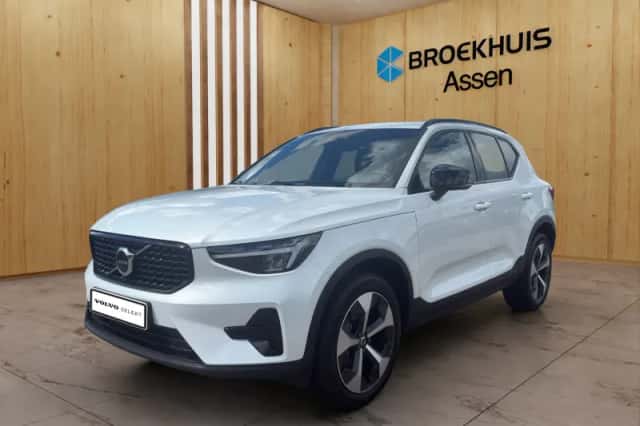Volvo XC40 (2025) thumbnail 1
