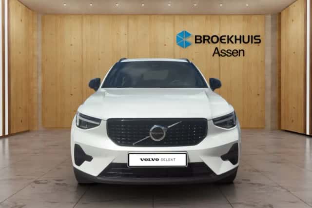 Volvo XC40 (2025) thumbnail 2