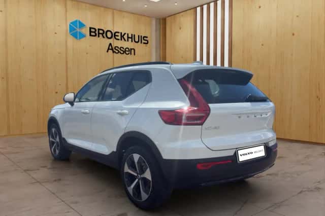 Volvo XC40 (2025) thumbnail 3