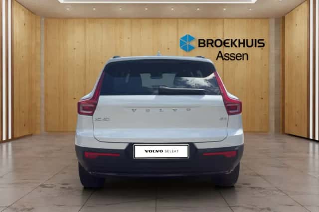 Volvo XC40 (2025) thumbnail 4