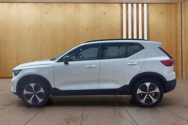 Volvo XC40 (2025) thumbnail 5