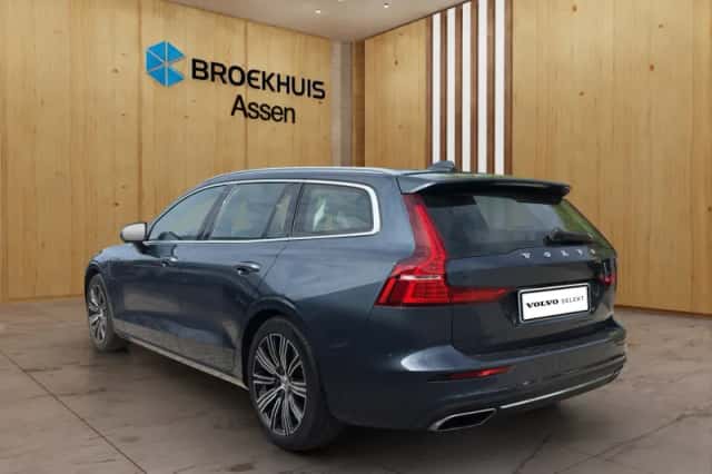 Volvo V60 (2021) thumbnail 3
