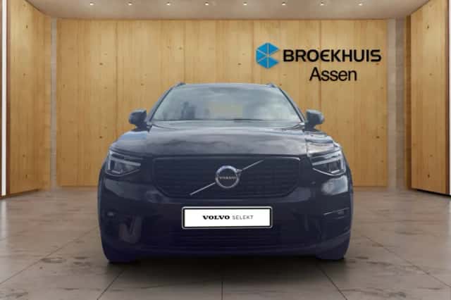 Volvo XC40 (2023) thumbnail 2