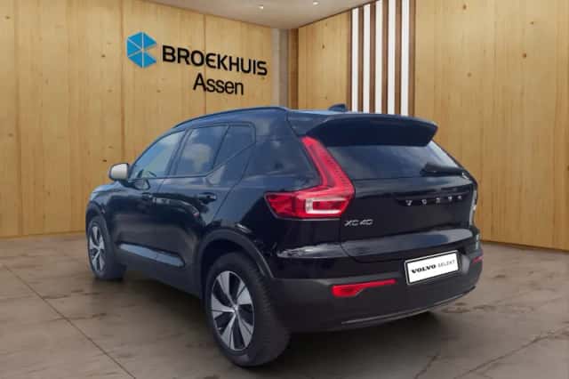 Volvo XC40 (2023) thumbnail 3