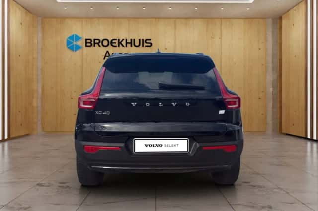 Volvo XC40 (2023) thumbnail 4