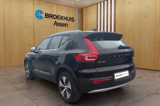 Volvo XC40 (2021) thumbnail 3