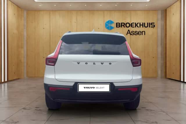 Volvo XC40 (2023) thumbnail 4