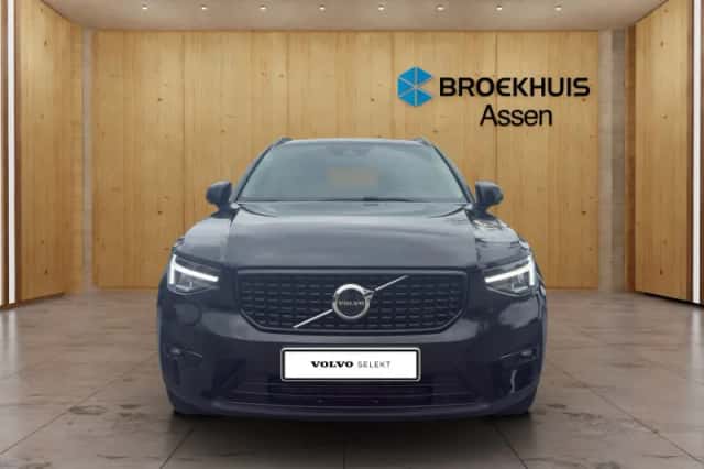 Volvo XC40 (2022) thumbnail 2