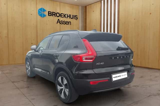Volvo XC40 (2022) thumbnail 3