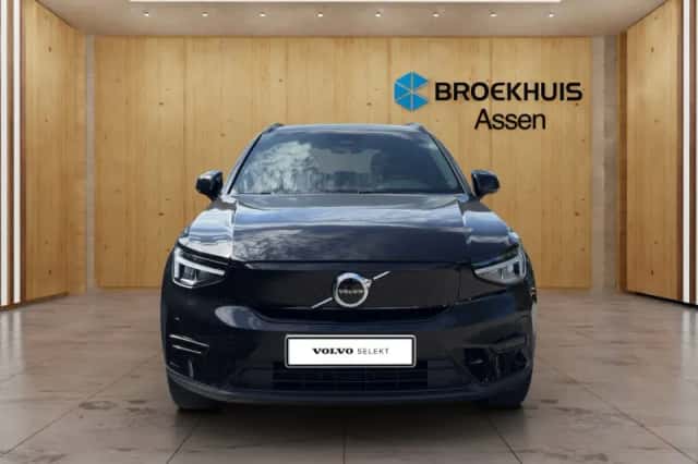 Volvo XC40 (2023) thumbnail 2