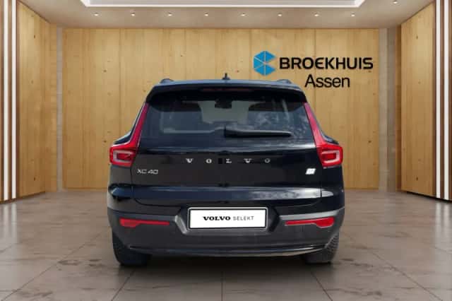 Volvo XC40 (2023) thumbnail 4