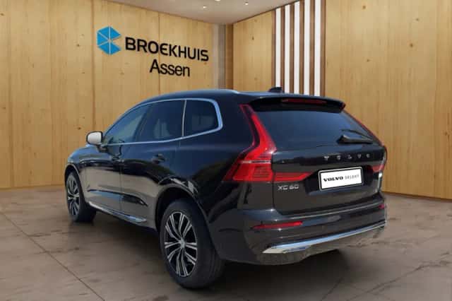Volvo XC60 (2021) thumbnail 3