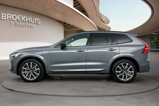 Volvo XC60 (2022) thumbnail 2