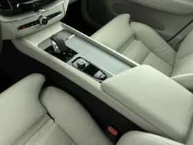 Volvo XC60 (2024) thumbnail 10