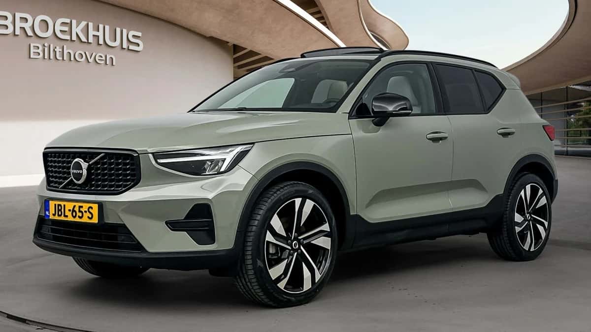 Volvo XC40 (2025) — foto 1