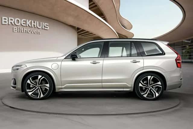 Volvo XC90 (2024) thumbnail 2