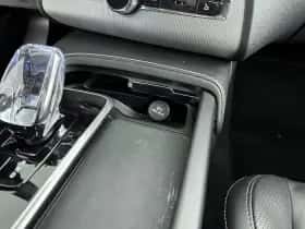 Volvo XC90 (2024) thumbnail 36