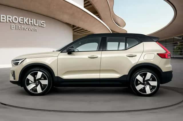 Volvo EX40 (2025) thumbnail 2