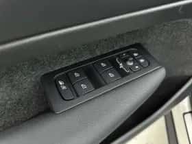 Volvo EX40 (2025) thumbnail 18