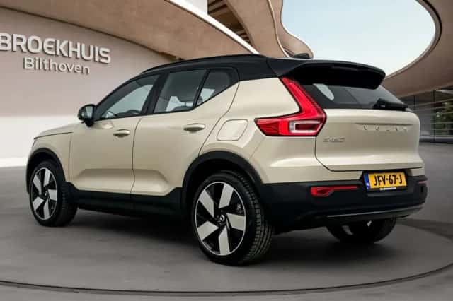 Volvo EX40 (2025) thumbnail 6