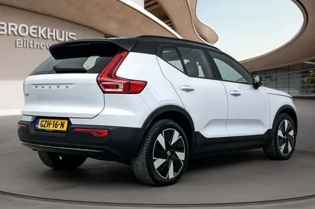 Volvo EX40 (2025) thumbnail 3