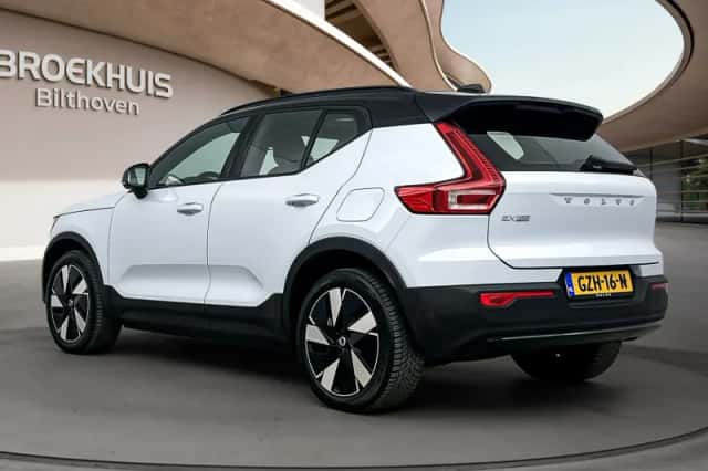 Volvo EX40 (2025) thumbnail 4