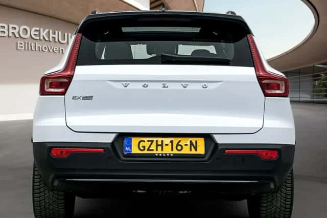 Volvo EX40 (2025) thumbnail 6