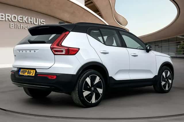 Volvo EX40 (2025) thumbnail 4