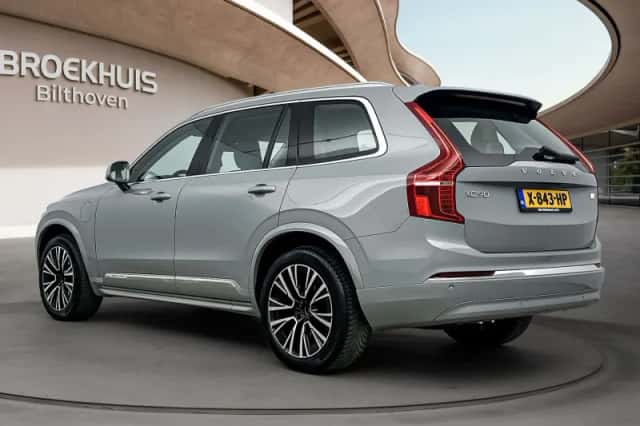 Volvo XC90 (2023) thumbnail 5
