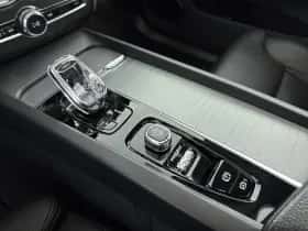 Volvo XC60 (2021) thumbnail 16