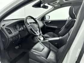 Volvo XC60 (2015) thumbnail 21