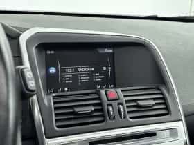 Volvo XC60 (2015) thumbnail 24