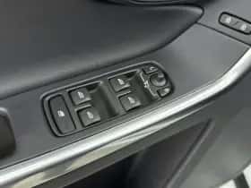 Volvo XC60 (2015) thumbnail 31