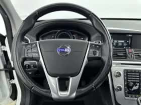 Volvo XC60 (2015) thumbnail 9