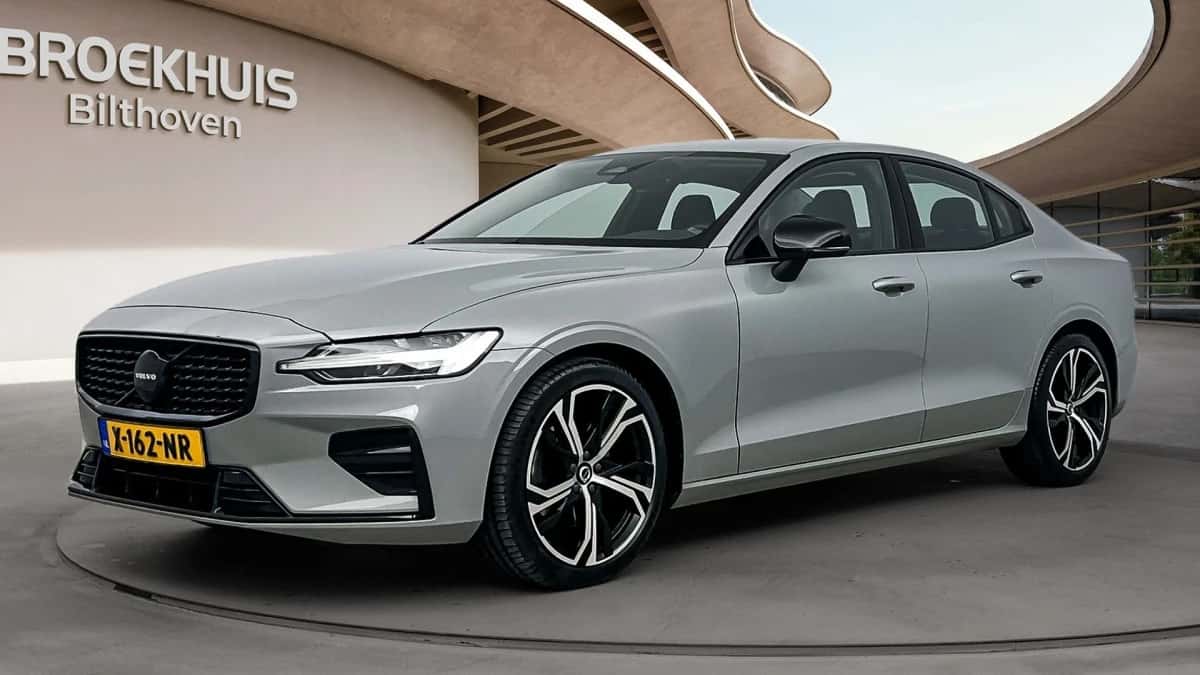 Volvo S60 (2024) — foto 1