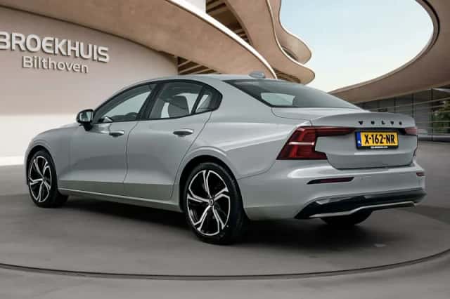 Volvo S60 (2024) thumbnail 4