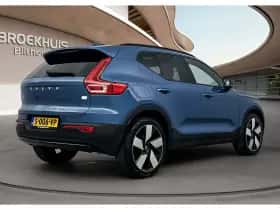Volvo XC40 (2023) thumbnail 3