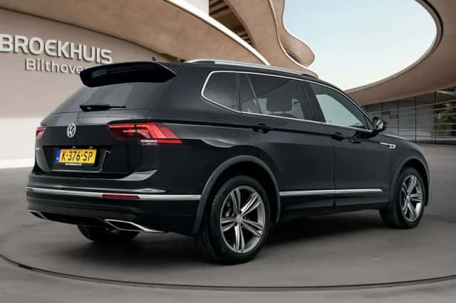 Volkswagen Tiguan (2021) thumbnail 3