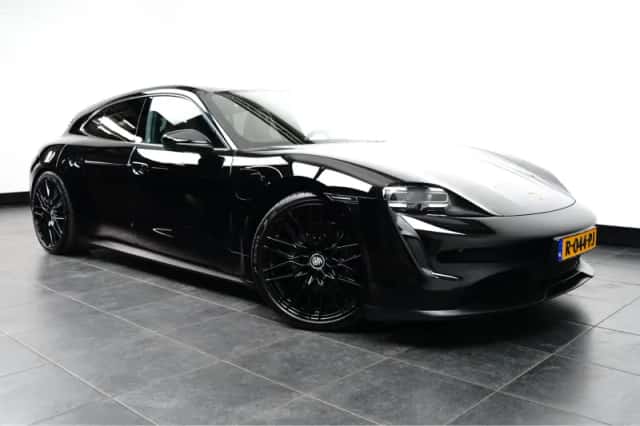 Porsche Taycan (2022) thumbnail 4