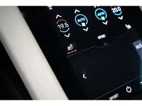 Porsche Taycan (2022) thumbnail 33