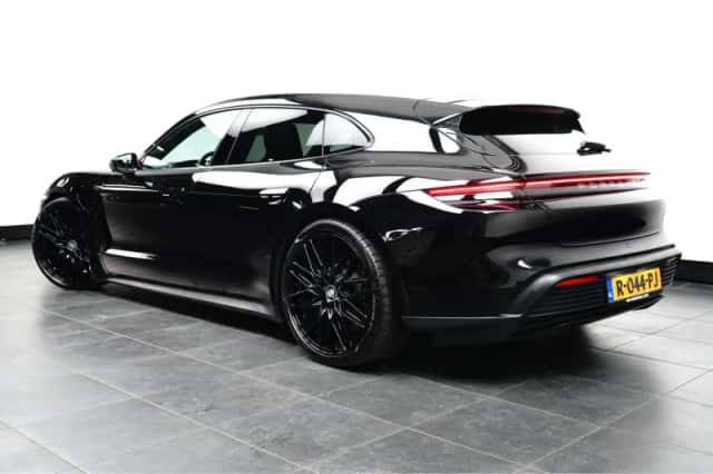 Porsche Taycan (2022) thumbnail 6