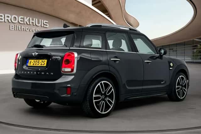 MINI Countryman (2018) thumbnail 4